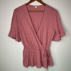 Gibson Latimer | Coral Wrap Front Peplum Top | M